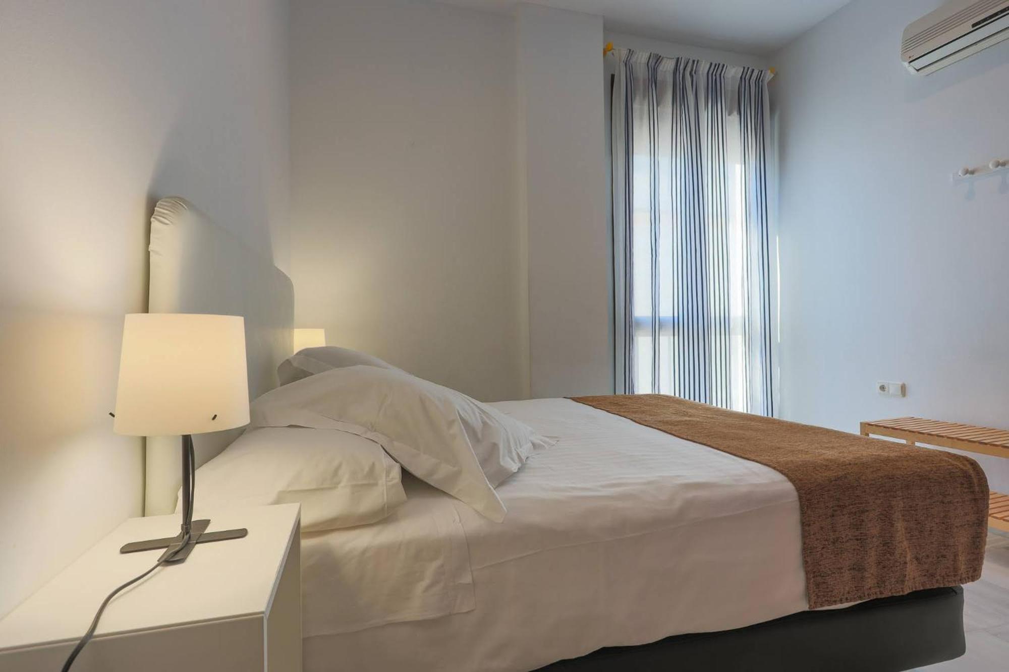 Apartamentos Los Cantaros Эль-Пуэрто-де-Санта-Мария Экстерьер фото