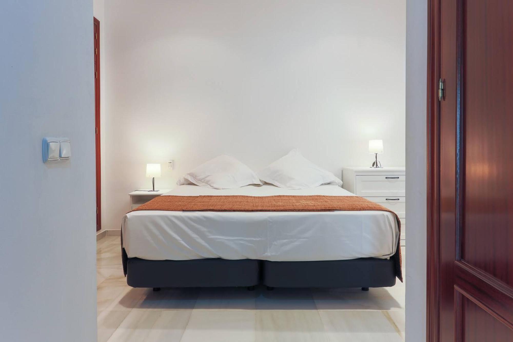 Apartamentos Los Cantaros Эль-Пуэрто-де-Санта-Мария Экстерьер фото