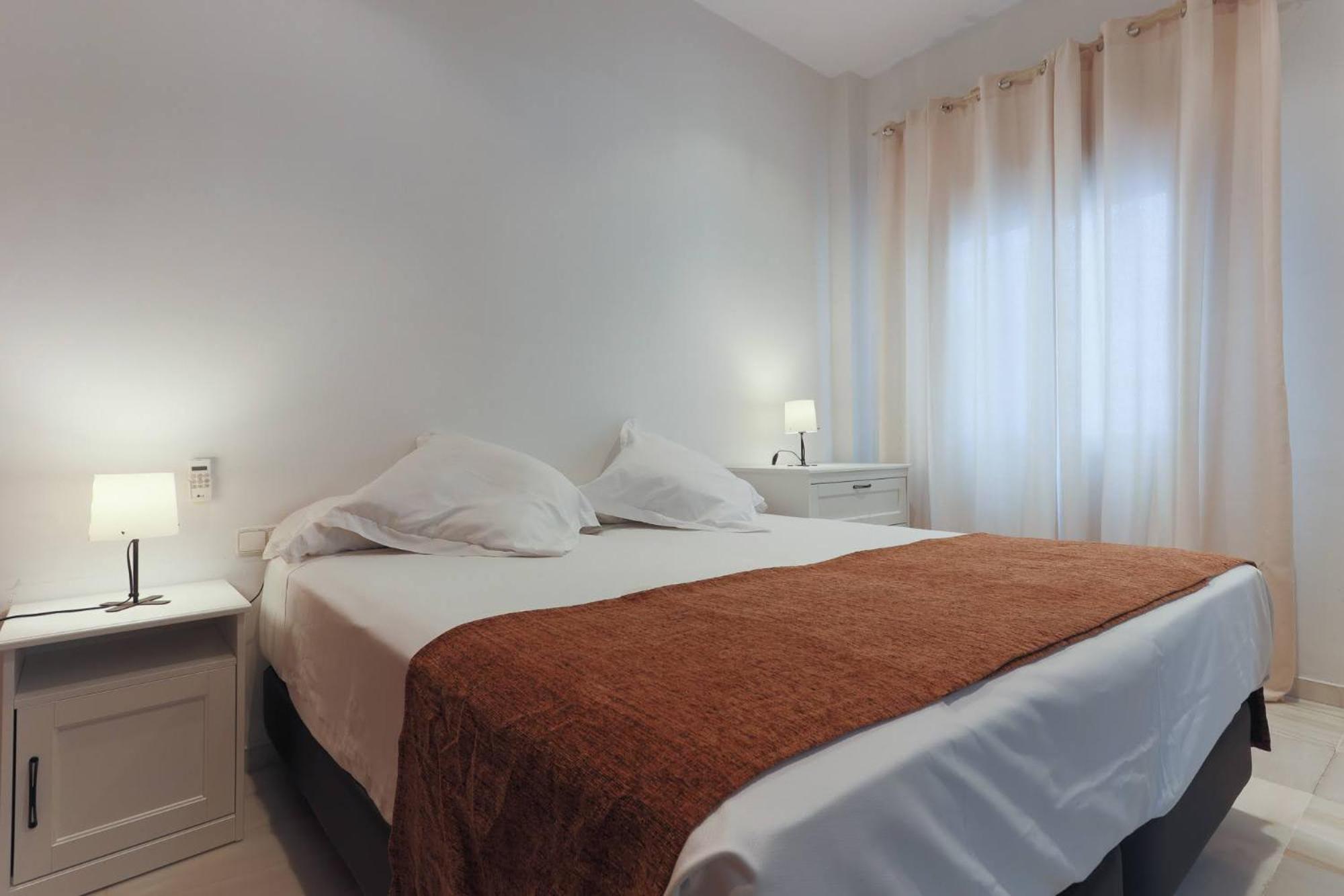 Apartamentos Los Cantaros Эль-Пуэрто-де-Санта-Мария Экстерьер фото